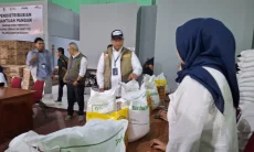 Ribuan Warga Arjasari Kabupaten Bandung Terima Bantuan Pangan Bulog