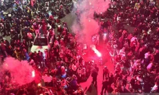 Bandung Membiru, Bobotoh Turun ke Jalan Sambut Hattrick Juara Persib