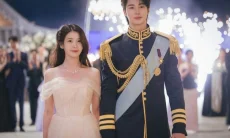 Sutradara Membela IU dan Byeon Woo Seok di Tengah Kontroversi Drama 'Perfect Crown'
