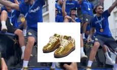 Netizen Syok Lihat Harga Sepatu Emas Layvin Kurzawa saat Konvoi Persib