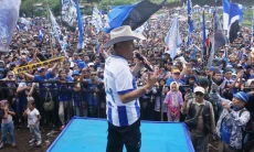 Gelar Syukuran Juara, Ribuan Bobotoh Tumpah di Kediaman Umuh Muchtar