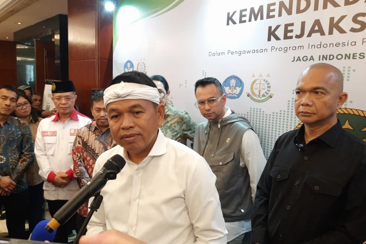 Heboh Pemotongan Rambut 18 Siswi SMKN 2 Garut, Dedi Mulyadi Temui Orang Tua