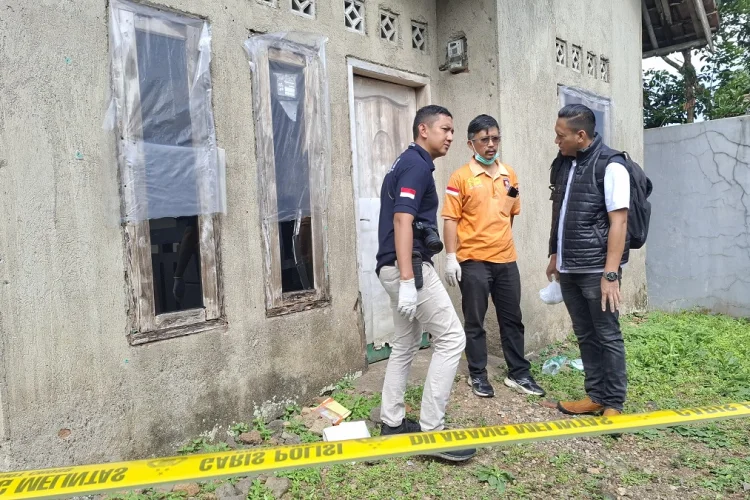 Diduga Sakit, Pria Lansia Ditemukan Meninggal di Rumahnya