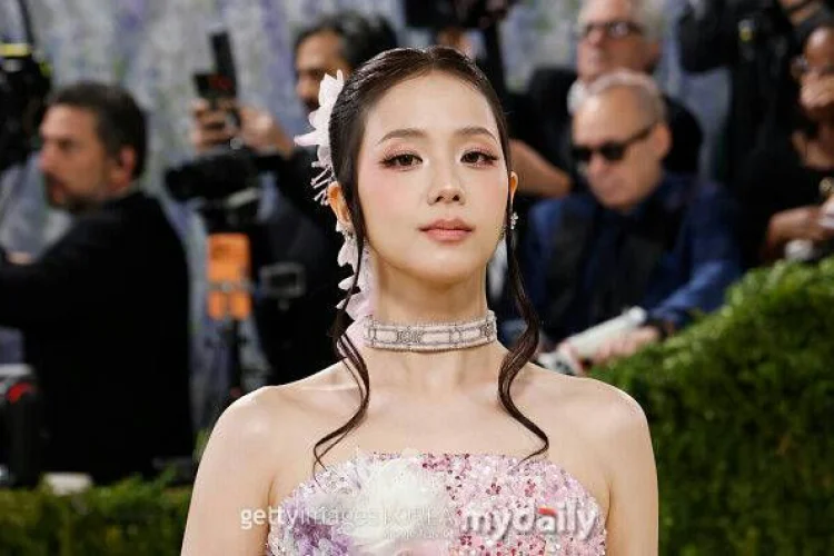 Usai Tuduh Mencuri Pakaian, Desainer Ini Sebut Bukan Salah Jisoo BLACKPINK 