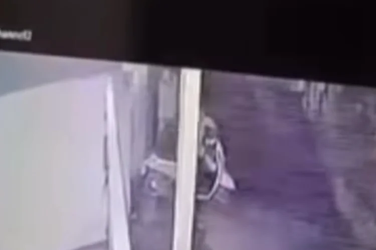 Viral Aksi Nekat Maling di Cicendo Bandung: Masuk ke Rumah, Gasak Motor hingga iPhone