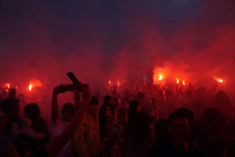FOTO: Ribuan Bobotoh Rayakan Kemenangan Persib atas Persija di Pasar Kreatif Bandung