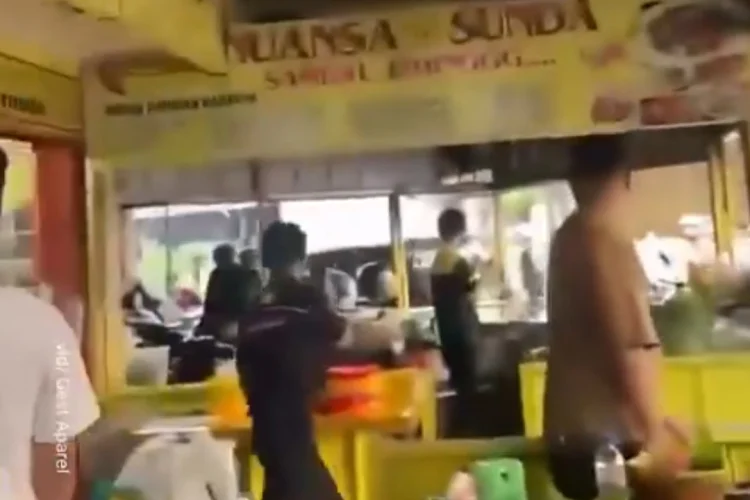 Viral! Warung Makan Sunda di Jakarta Rusak Akibat Kericuhan Oknum Suporter