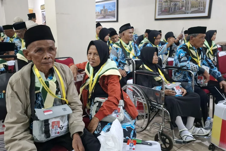 Tangis Haru Iringi Keberangkatan Ratusan Jemaah Haji Kota Tasikmalaya