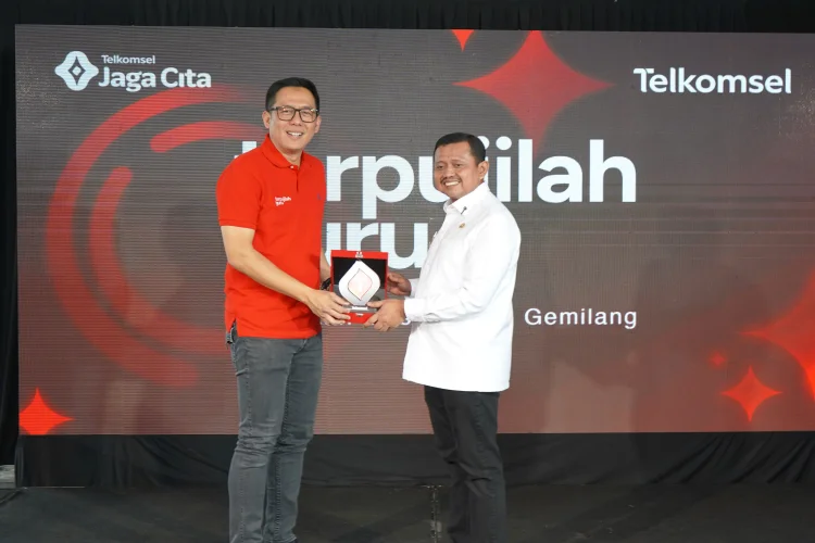 Perkuat Kompetensi Digital , Roadshow 'Terpujilah GURU' Telkomsel Digelar di Sumedang