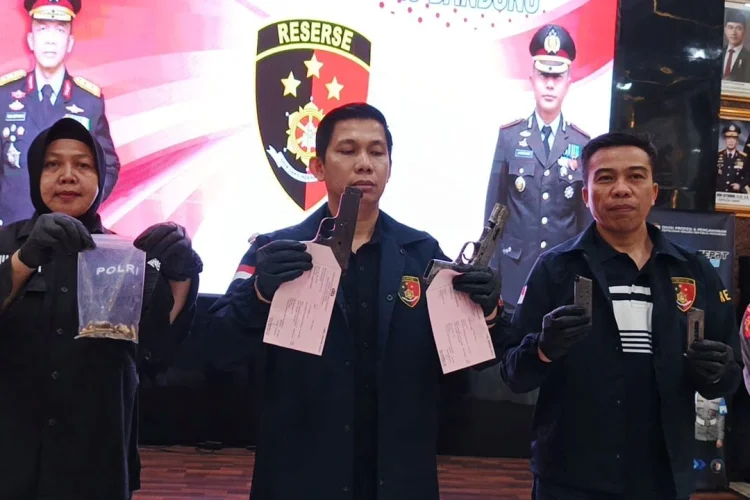 Polrestabes Bandung Sita Senjata FN dari PengedarTramadol