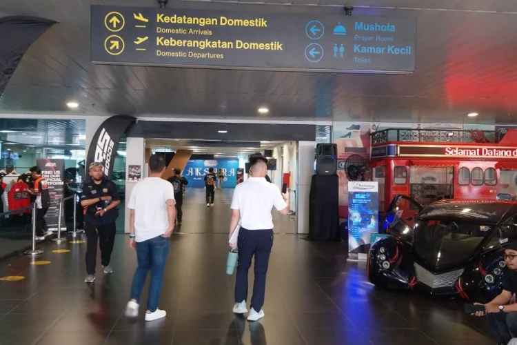 W3st Side Aksara Ubah Bandara Husein Jadi Surga Pecinta Mobil Modifikasi