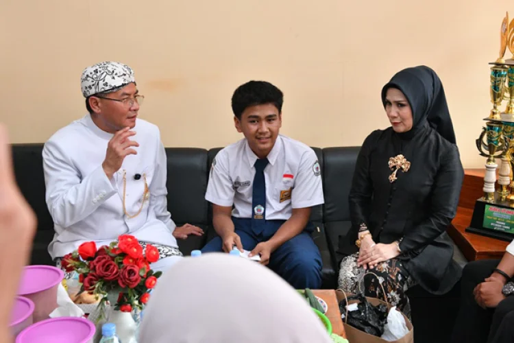 Terharu dan Bangga Melihat Semangat Ihsan, Wagub Jabar Jamin Sekolahnya Tetap Berlanj