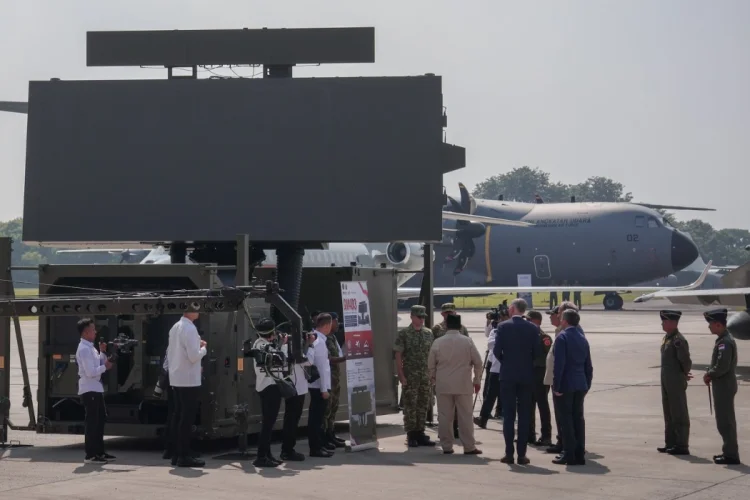 Di Halim, Len Industri Serahkan Radar GCI untuk Perkuat Pertahanan Udara Nasional