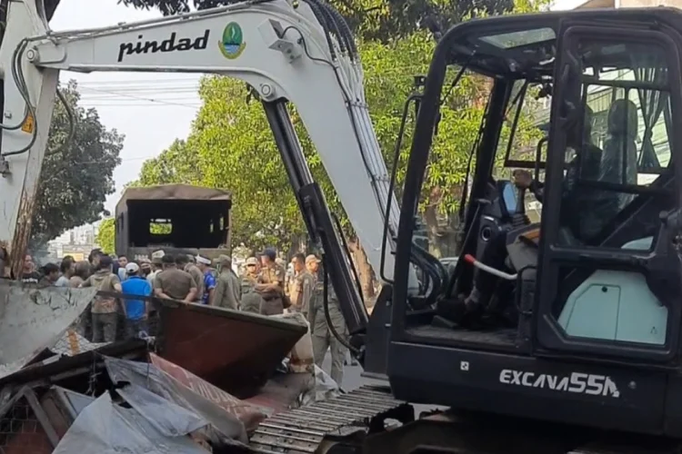 Pembongkaran Lapak PKL Cicadas Memanas, Pedagang Klaim Tanpa Pemberitahuan
