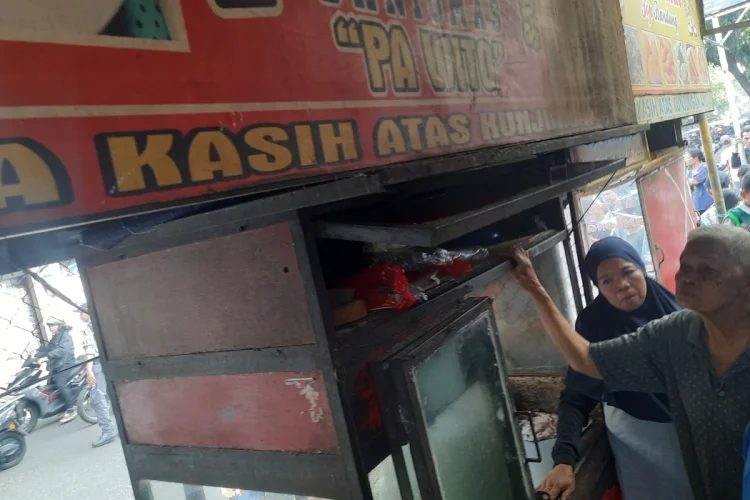 Tatapan Kosong Wito di Cicadas, Lapak Napas Hidupnya Bakal Dibongkar yang Berkuasa