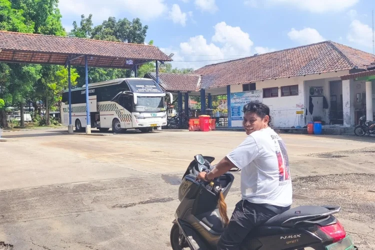 Terminal Sumber Kian Sepi, Sopir Angkot Mengeluh