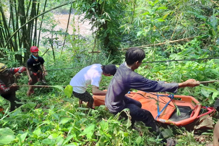 Evakuasi Dramatis, Jenazah Misterius di Sungai Citanduy Dievakuasi Berteknik Khusus