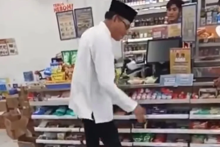 Viral Lansia Diduga Modus Minta Rokok di Minimarket, Malah Ngamuk Saat Ditegur Kasir