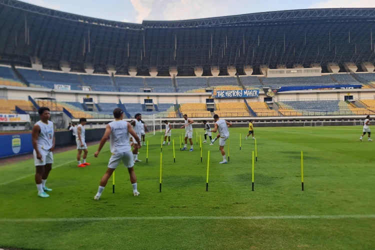 Persib Tanpa Marc Klok dan Layvin Kurzawa Hadapi Persijap di Bandung
