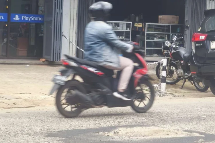 Warga Keluhkan Kondisi Rusaknya Jalan Pancasan hingga Empang