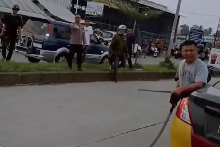 Diduga Mabuk, Oknum Polisi Ngamuk di Garut Sambil Acungkan Sajam
