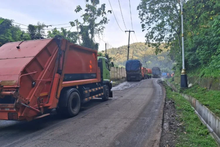 Krisis Sarimukti Memanas, Warga Ancam Blokade Truk Sampah