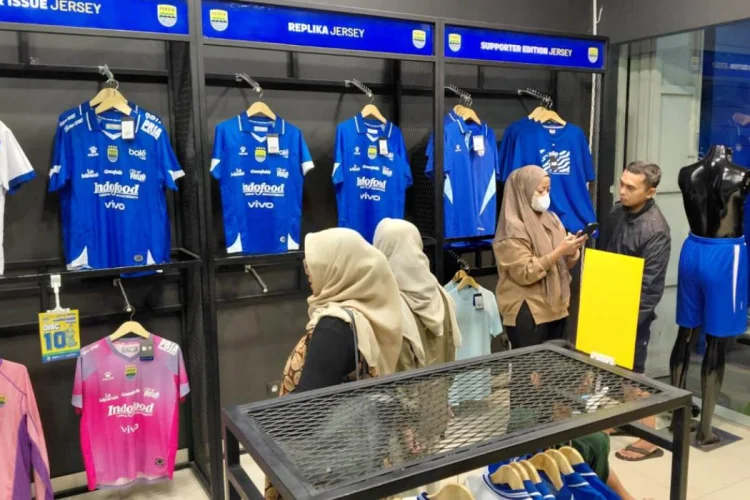 Bobotoh Serbu Persib Store Tasikmalaya, Jersey Ludes Jelang Laga Kontra Persijap