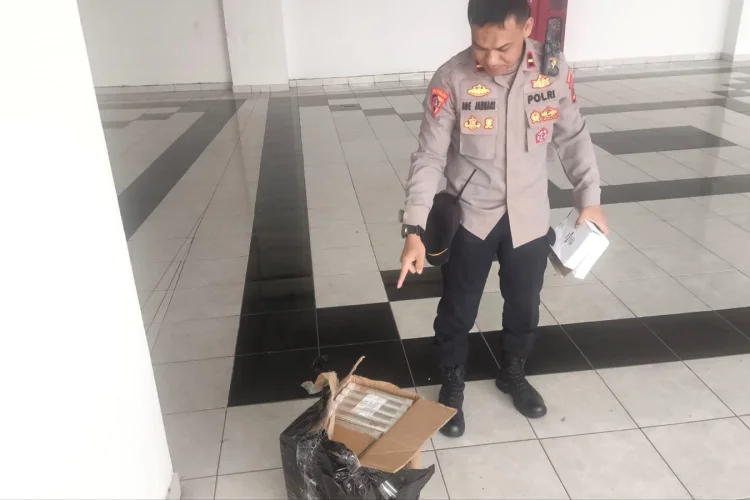 Jelang Persib vs Persijap, Polisi Sita Ratusan Flare, Petasan hingga Miras di GBLA