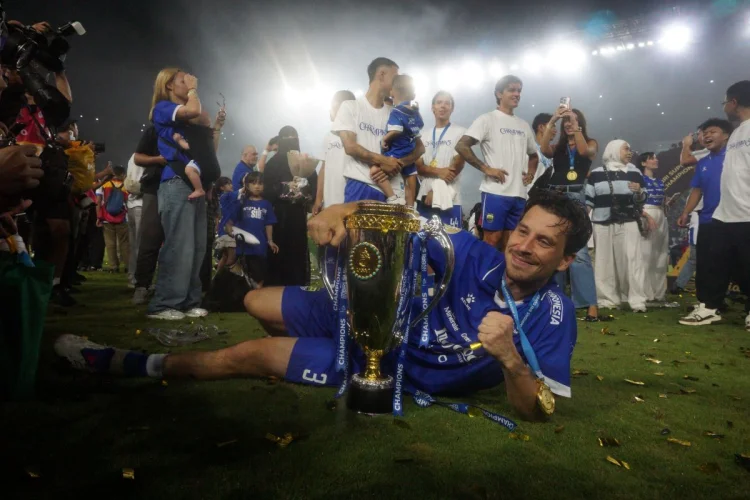 Thom Haye: Kami Juara!!!