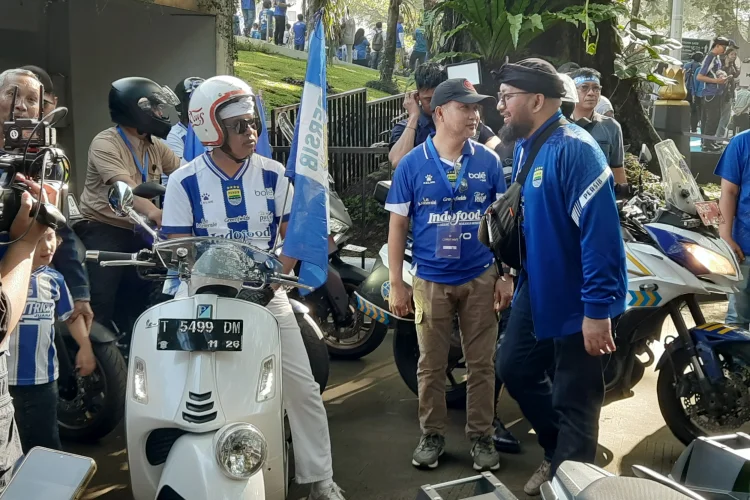 Panen Sapi, Dedi Mulyadi Guyur Bonus Rp1 Miliar untuk Persib Bandung