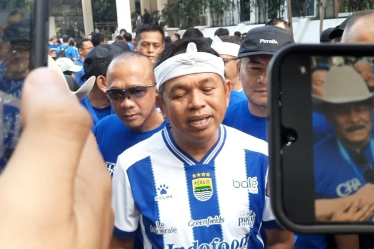 Pawai Juara Persib Diserbu Bobotoh, Dedi Mulyadi: Ini Luapan Kegembiraan