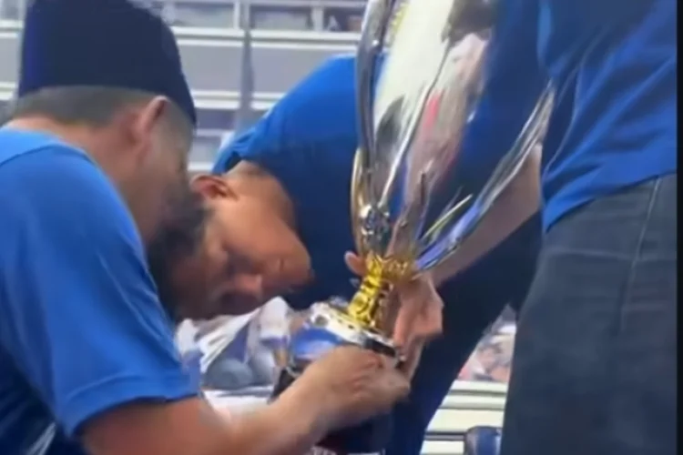 Heboh Piala Juara Persib Rusak saat Konvoi, Ini Fakta Sebenarnya