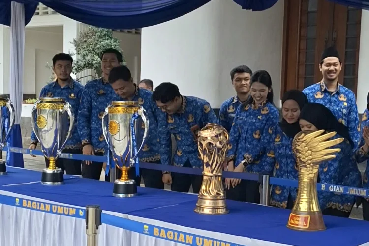 Balai Kota Bandung Jadi Lokasi Foto Bareng Trofi Persib, Hanya Dibuka Sehari