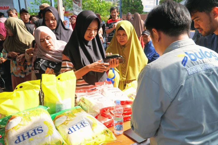 Ribuan Warga Serbu Pasar Murah Jabar di 6 Daerah