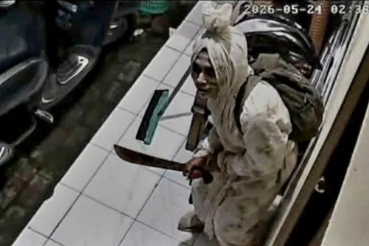 Modus Rampok Berkedok Pocong di KBB Viral di Media Sosial