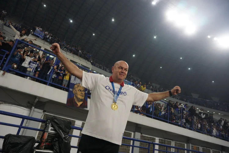 Resmi Lepas Jabatan Pelatih, Ini Tugas Baru Bojan Hodak di Persib