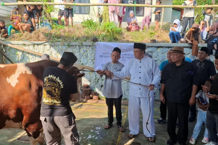 400 Warga 3 Kampung di Kota Tasik Ini Terima Manfaat Daging Kurban Sapi Presiden