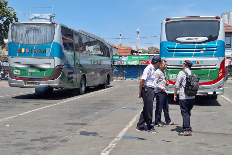Bus Masih Melintas di Terminal Cicaheum, Ini Penjelasan Pengelola