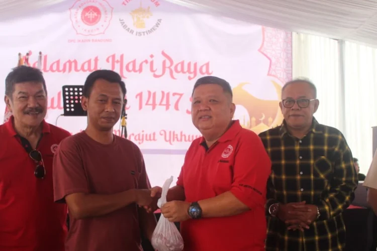 Ikadin Bandung dan Tim Hukum Jabar Istimewa Jaga Tradisi Berbagi Kurban Saat Iduladha