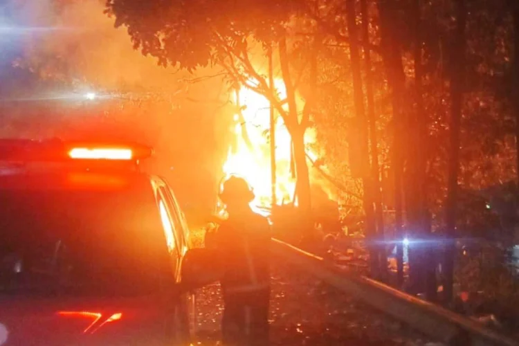 Bangunan Warkop Depan Pengadilan Agama Cimahi Habis Terbakar