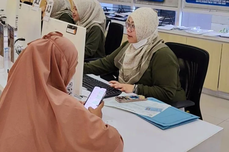 Jadi Syarat Wajib SPMB, Disdukcapil Cimahi Dibanjiri Warga untuk Permohonan IKD