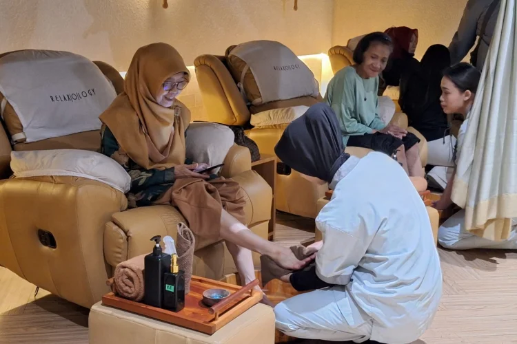 Hari Lansia Nasional 2026, Lansia di Kota Bandung Nikmati Layanan Refleksi Gratis