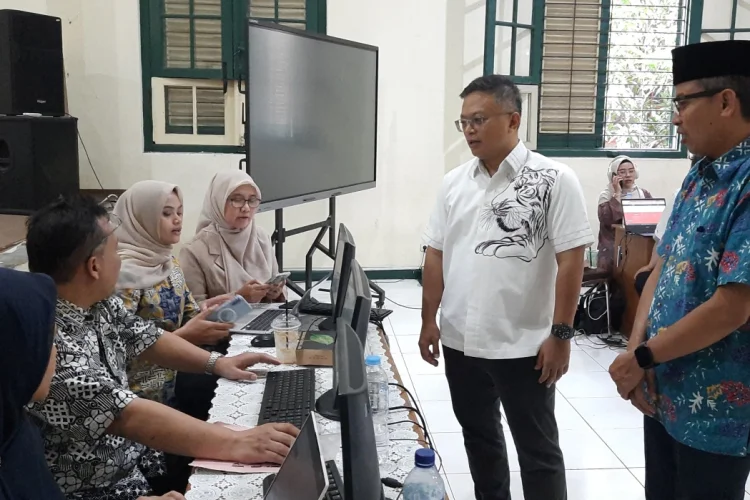 Tinjau Hari Terakhir Pendaftaran SPMB Sekolah Maung, Aduan Didominasi Gangguan SIstem