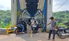 Tekanan Ekonomi, Motif di Balik Aksi Percobaan Bunuh Diri di Jembatan Cirahong