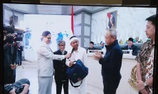 Serahkan Kadeudeuh Rp1 Miliar untuk Persib, Dedi Mulyadi Berkelakar Soal Nikah Lagi