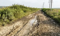 50 Tahun Terabaikan, Akses Jalan Sentra Garam Terbesar di Jabar Rusak Parah