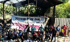 Sampah Meluber hingga ke Jalan, Warga PCL Cirebon Tagih Janji Bupati