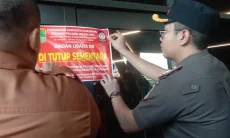THM yang Jadi Tempat Pesta Gay Disegel Satpol PP Karawang