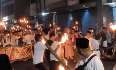 Tragis! Atraksi Sembur Api Pawai Obor Tahun Baru Islam di Purwakarta Berujung Petaka