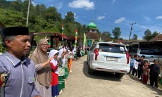 Tak Sekadar Tourting, Pajero Hood Indonesia Gelar Bakti Sosial di Kampung Rancasuni